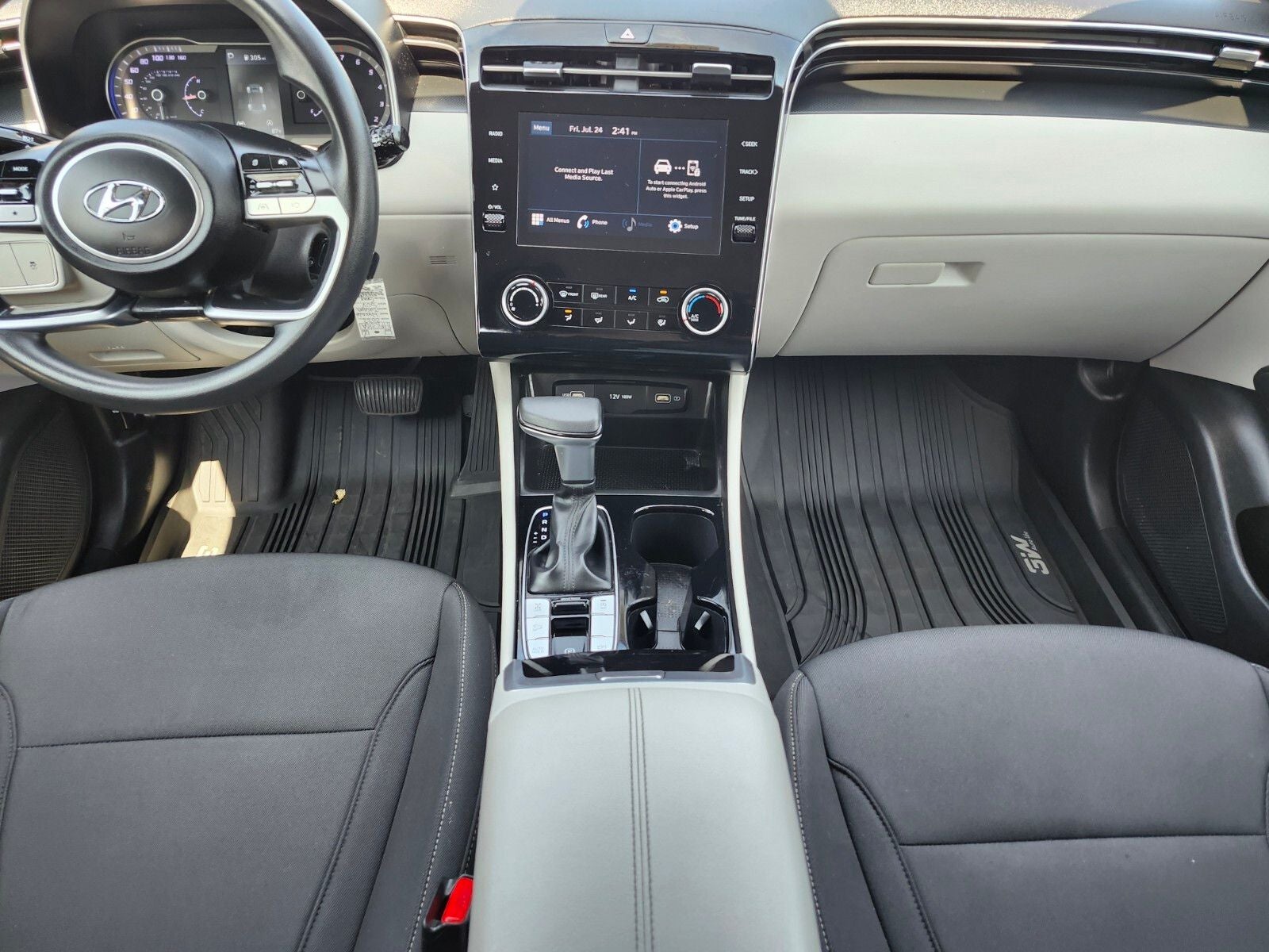 2022 Hyundai TUCSON SE