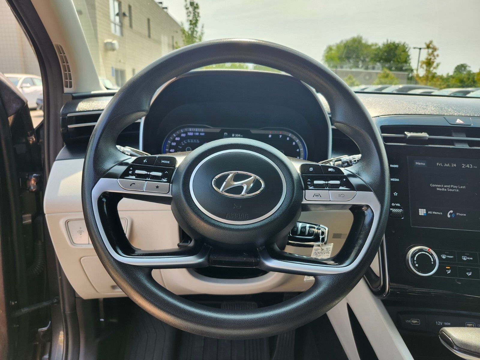 2022 Hyundai TUCSON SE