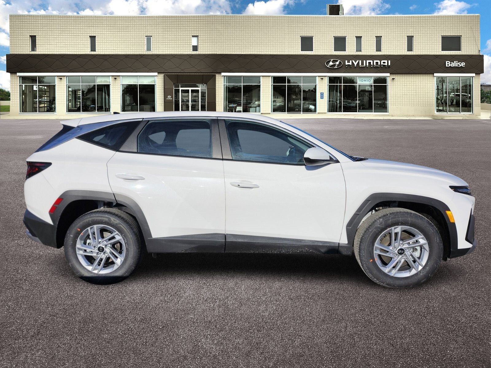 2026 Hyundai TUCSON SE