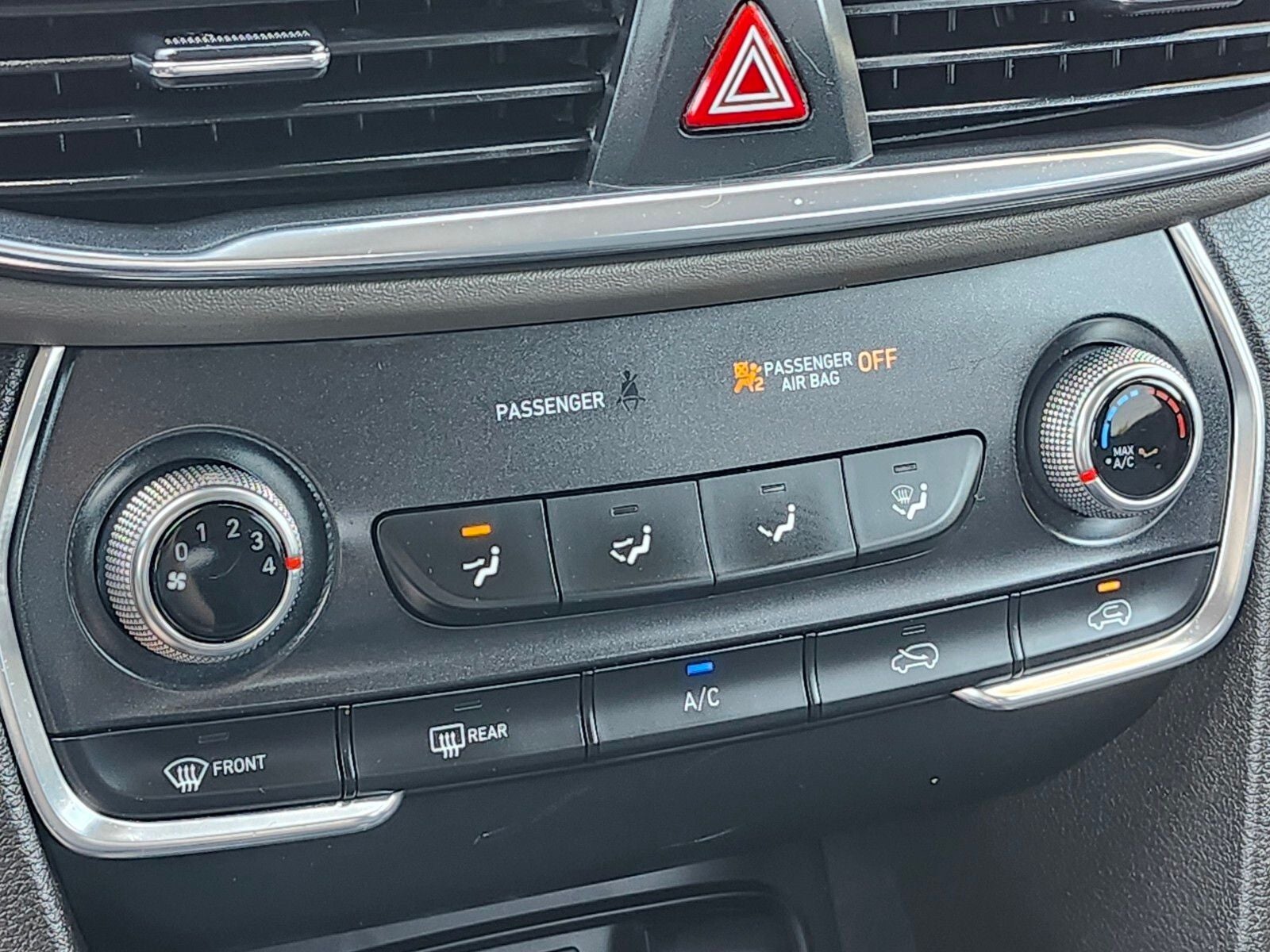 2019 Hyundai SANTA FE SE