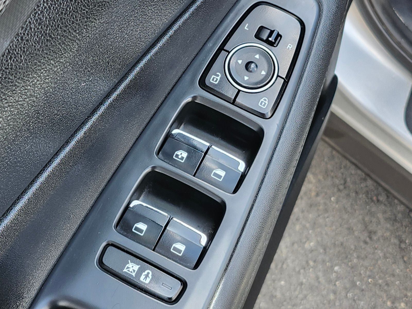 2019 Hyundai SANTA FE SE