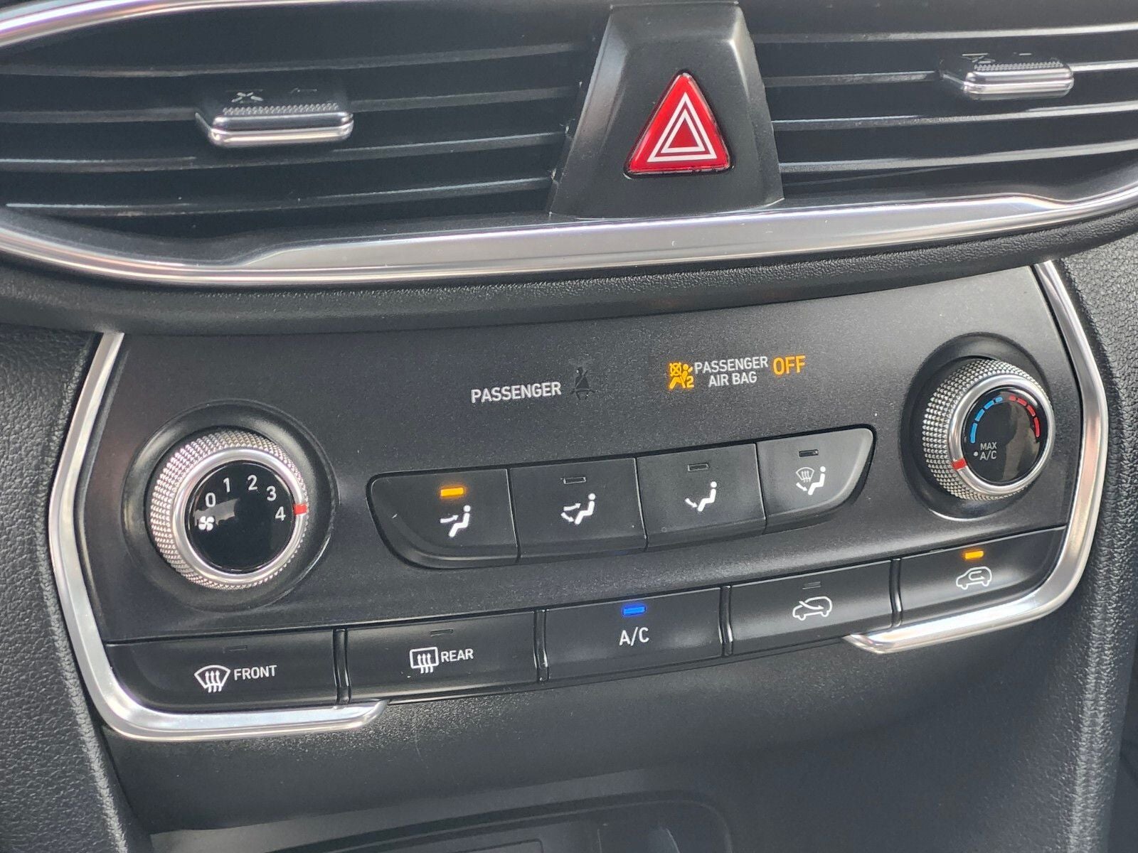 2019 Hyundai SANTA FE SE