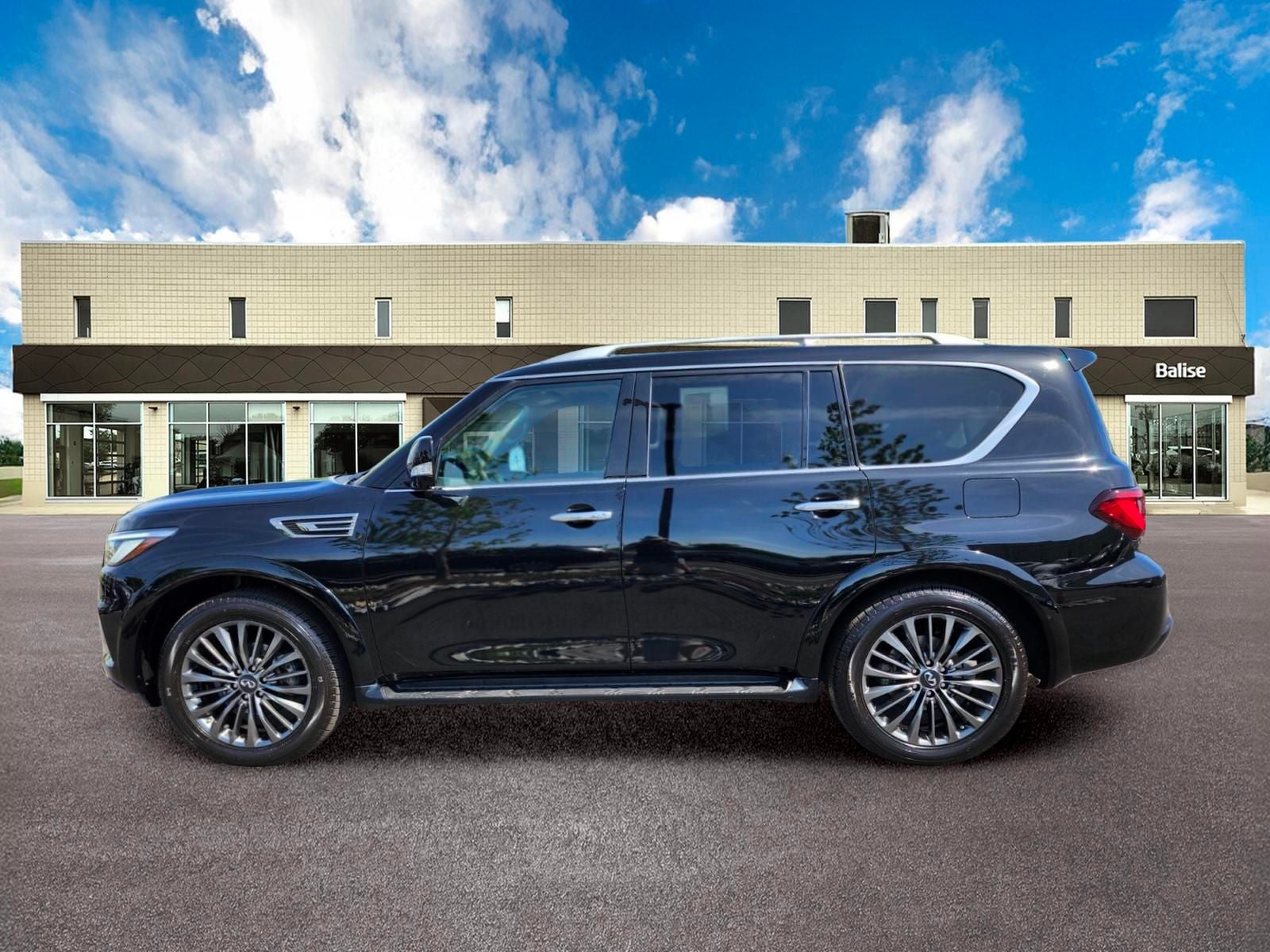 2023 INFINITI QX80 Premium Select