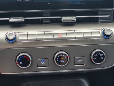 2026 Hyundai KONA SE