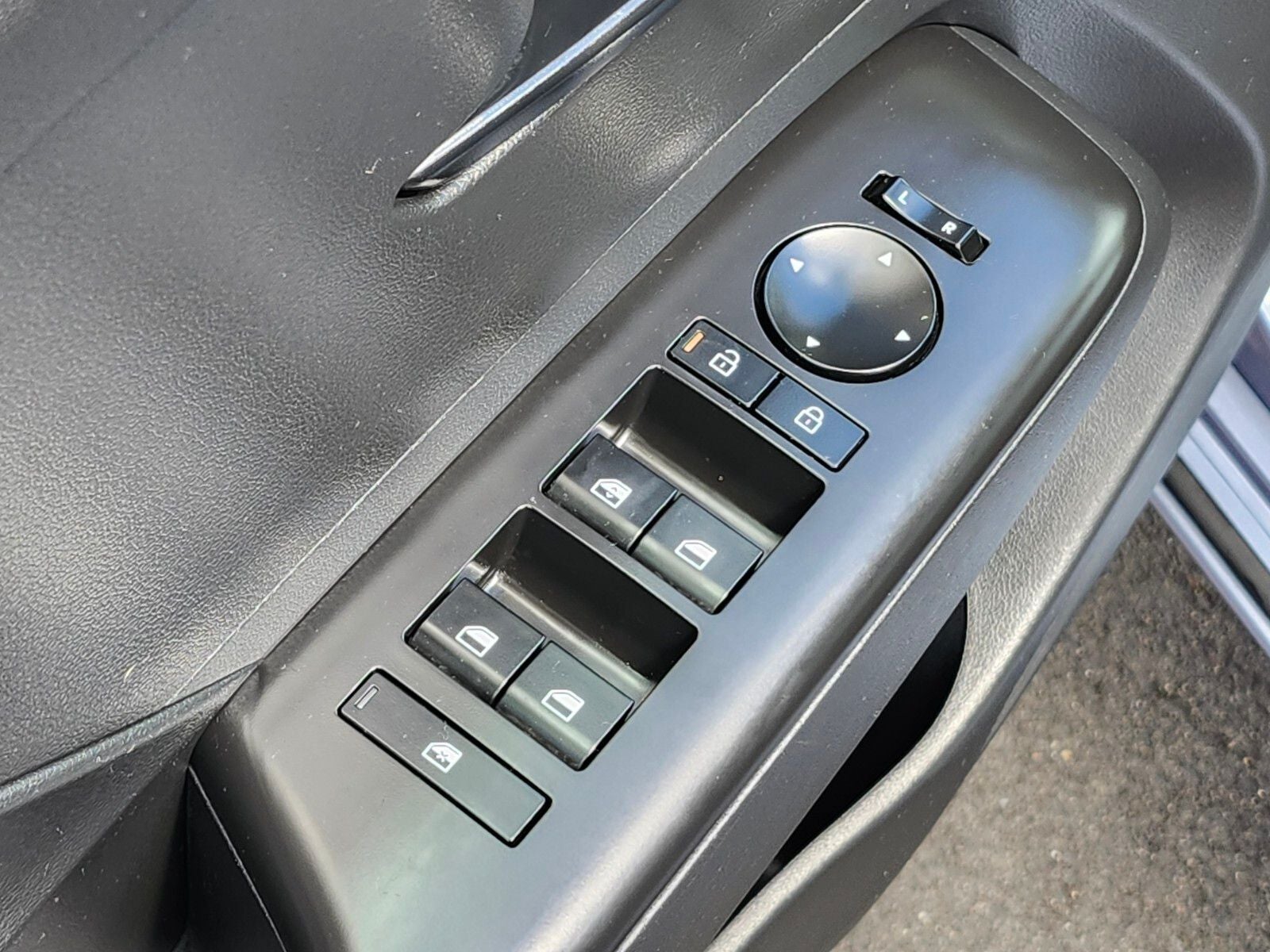 2024 Hyundai KONA ELECTRIC SEL