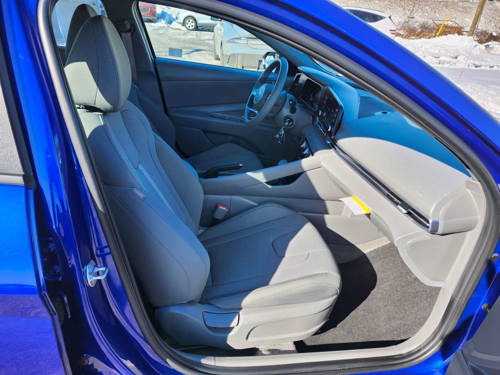 2025 Hyundai ELANTRA SE