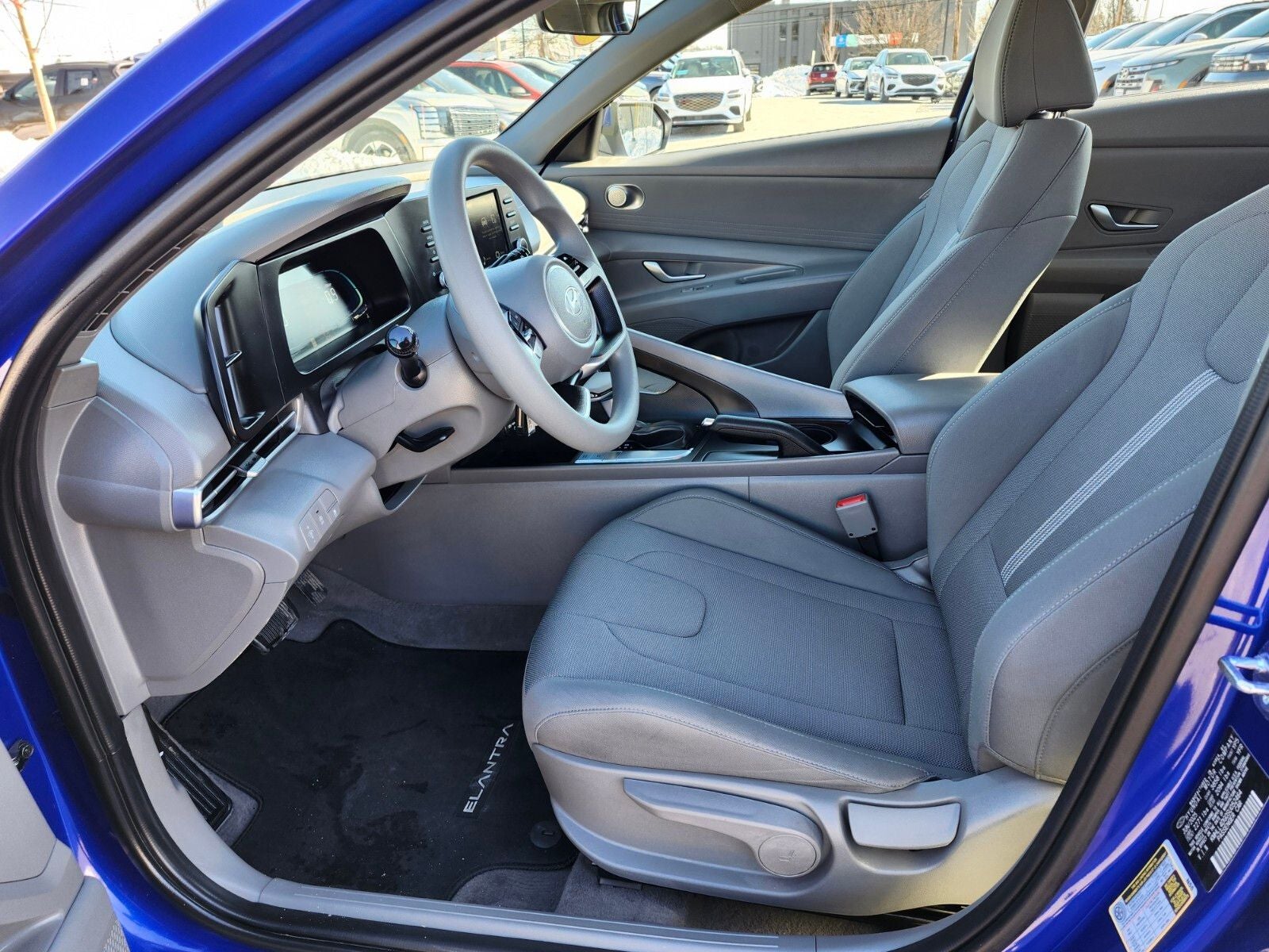 2025 Hyundai ELANTRA SE