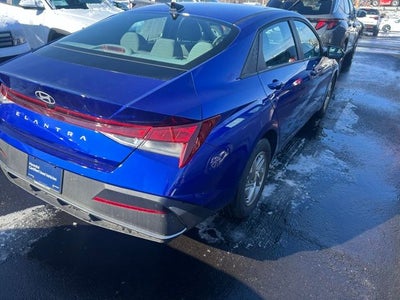 2025 Hyundai ELANTRA SE