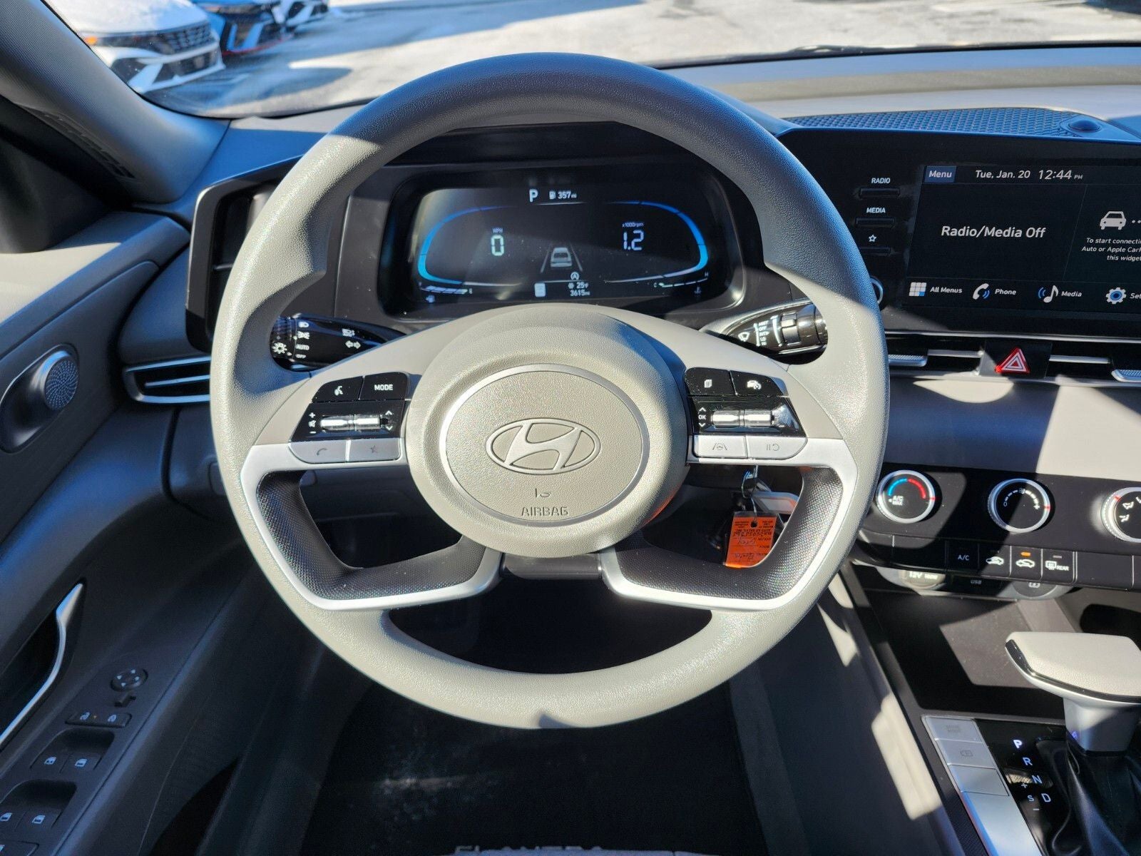 2025 Hyundai ELANTRA SE