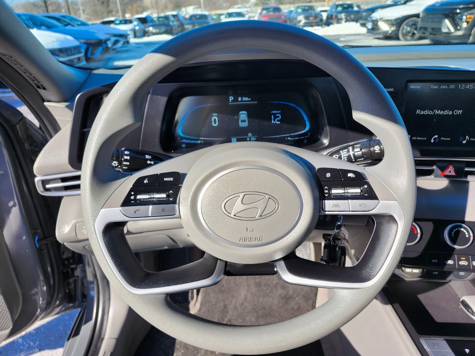 2025 Hyundai ELANTRA SE