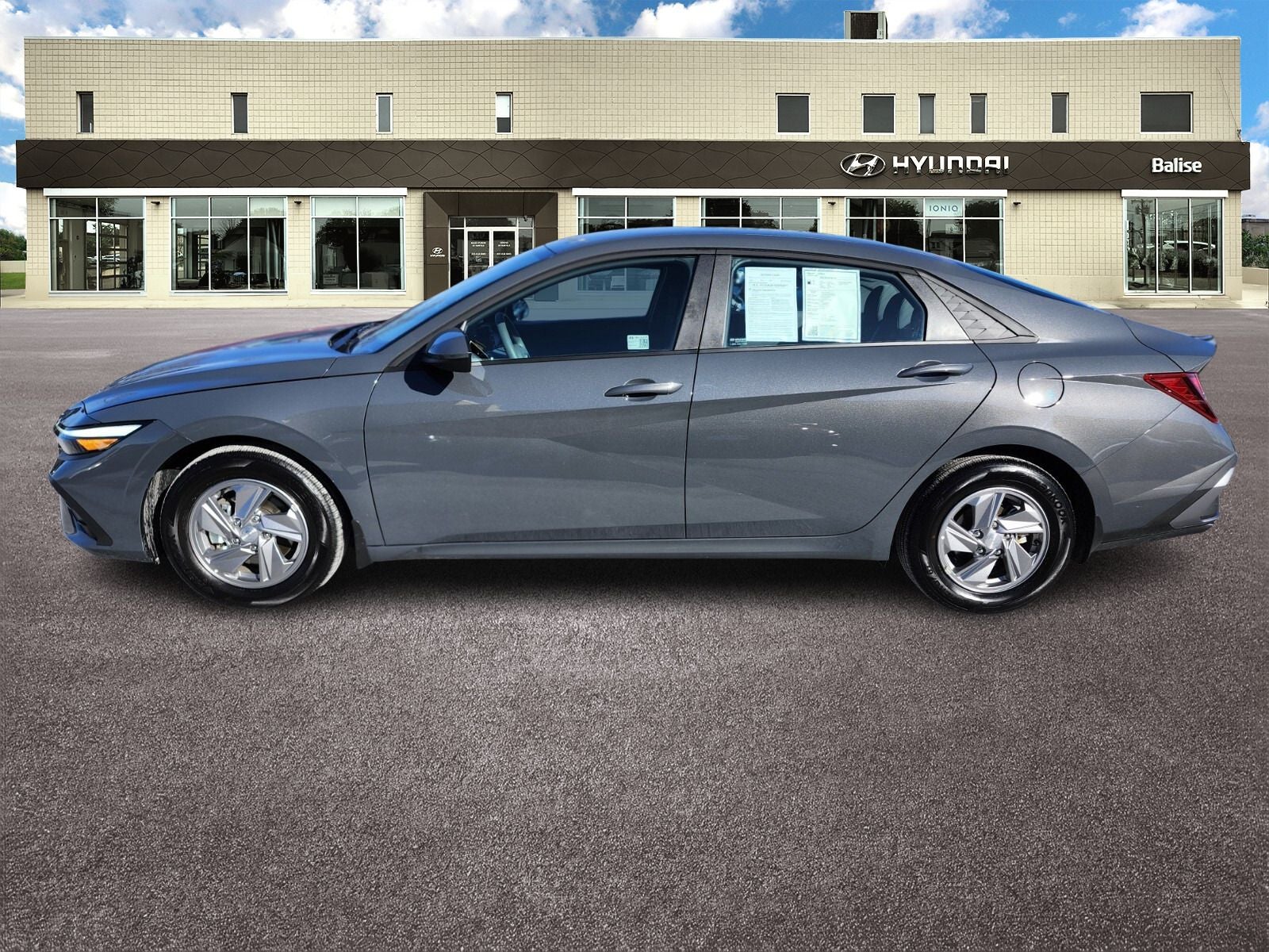 2025 Hyundai ELANTRA SE