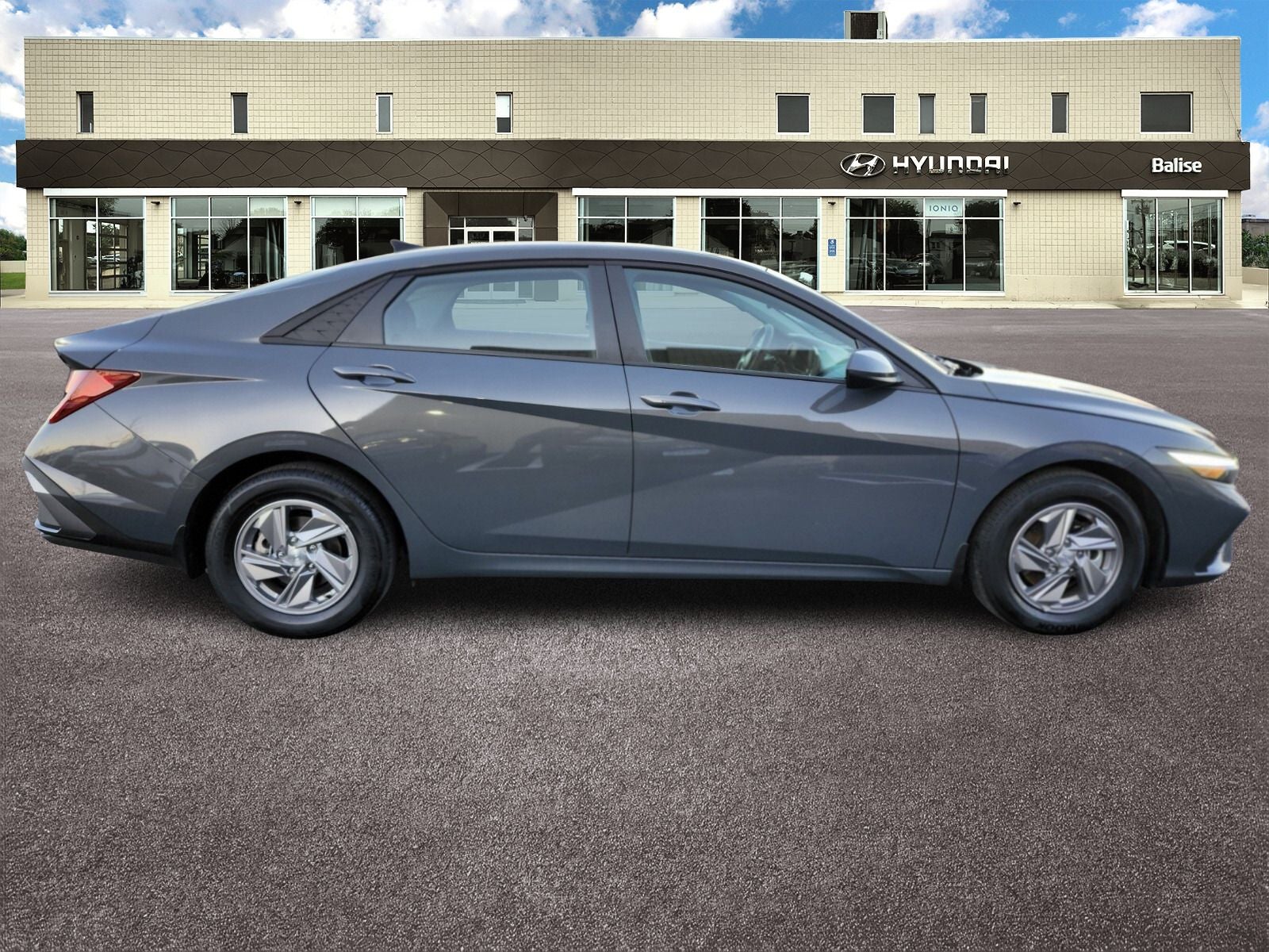 2025 Hyundai ELANTRA SE