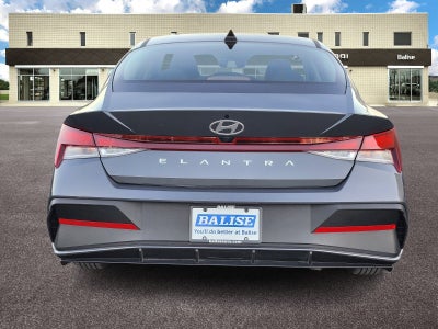 2025 Hyundai ELANTRA SE