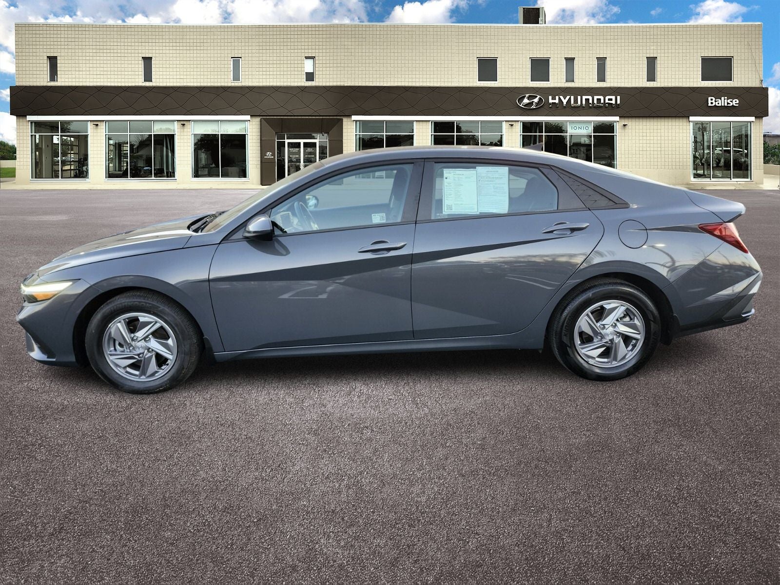 2025 Hyundai ELANTRA SE