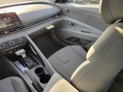 2025 Hyundai ELANTRA SE