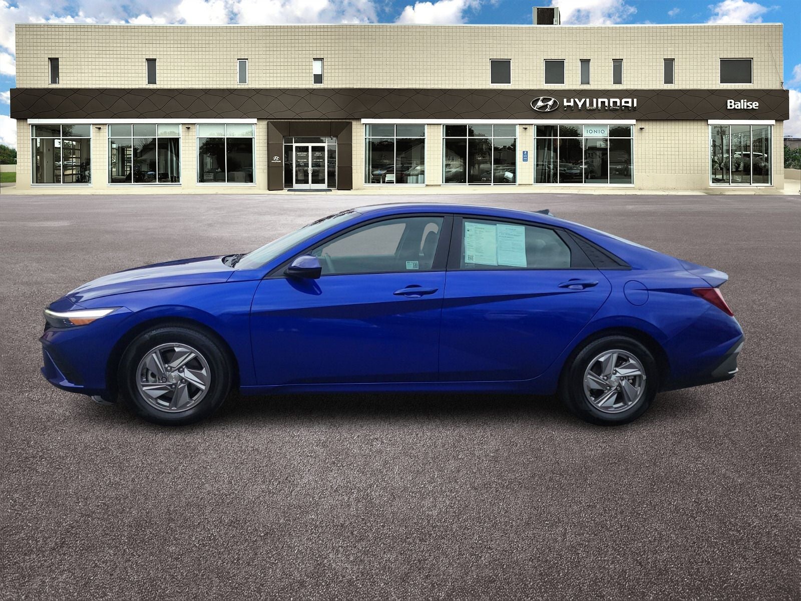 2025 Hyundai ELANTRA SE