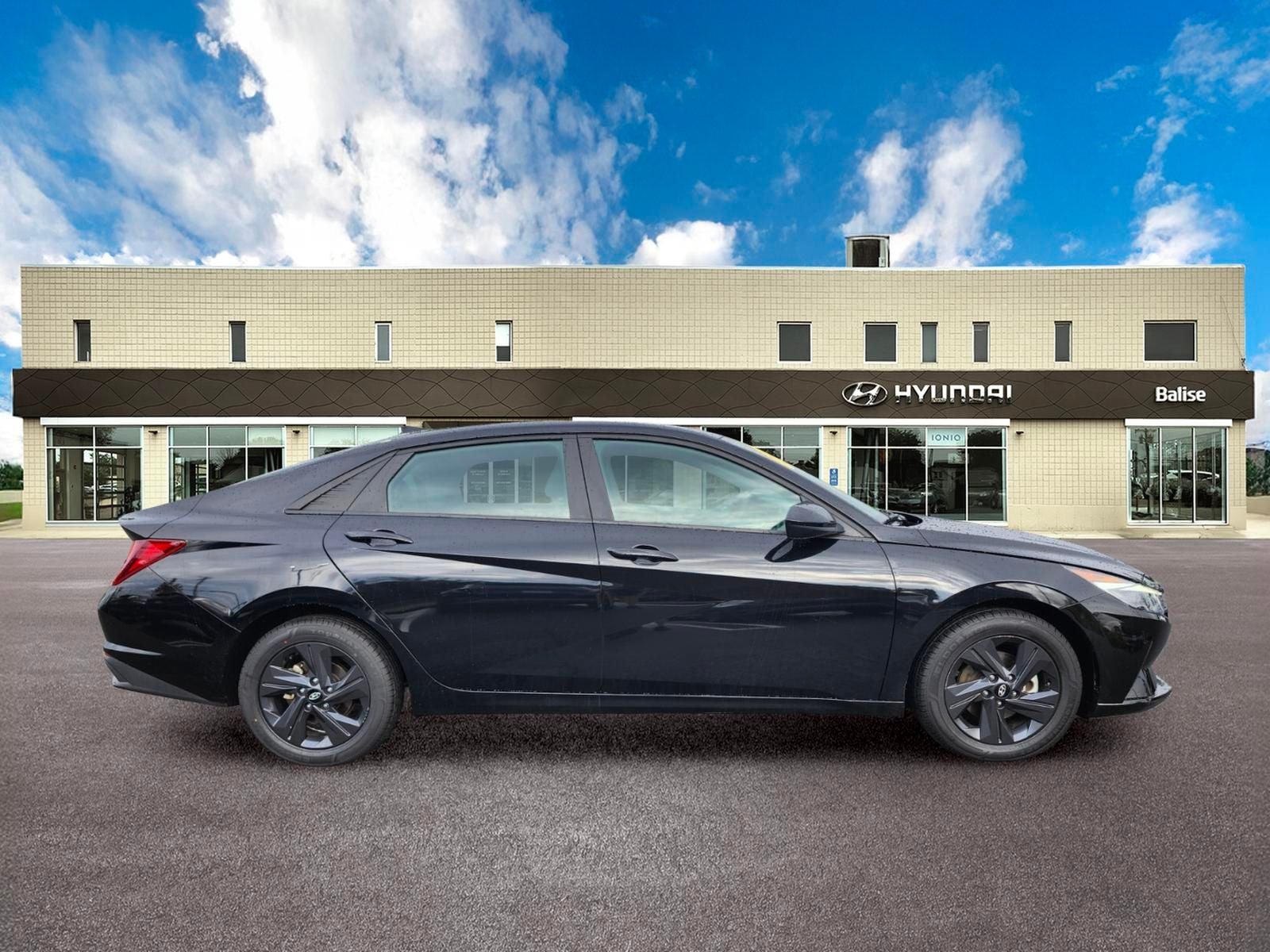 2023 Hyundai ELANTRA SEL