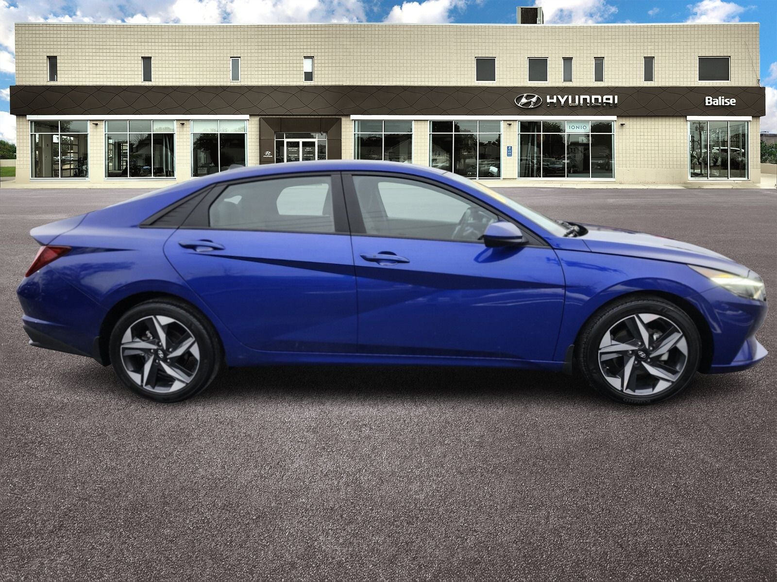 2023 Hyundai ELANTRA SEL