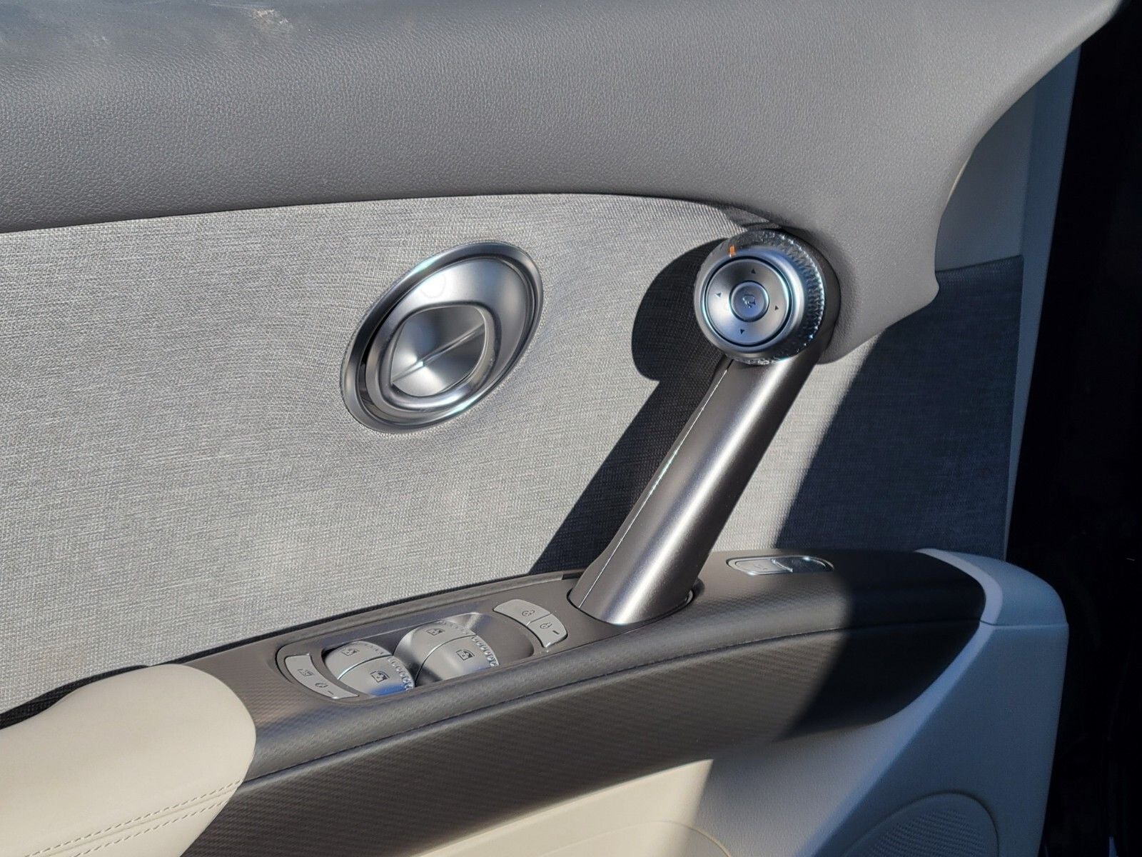 2025 Genesis GV60 Standard