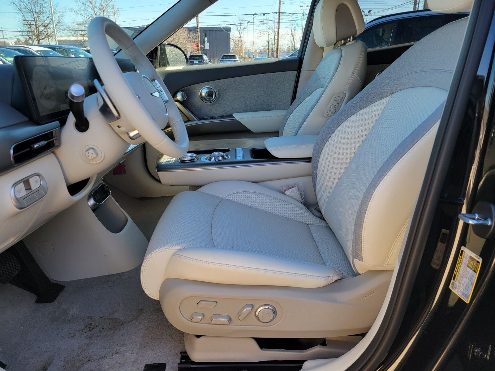 2025 Genesis GV60 Standard