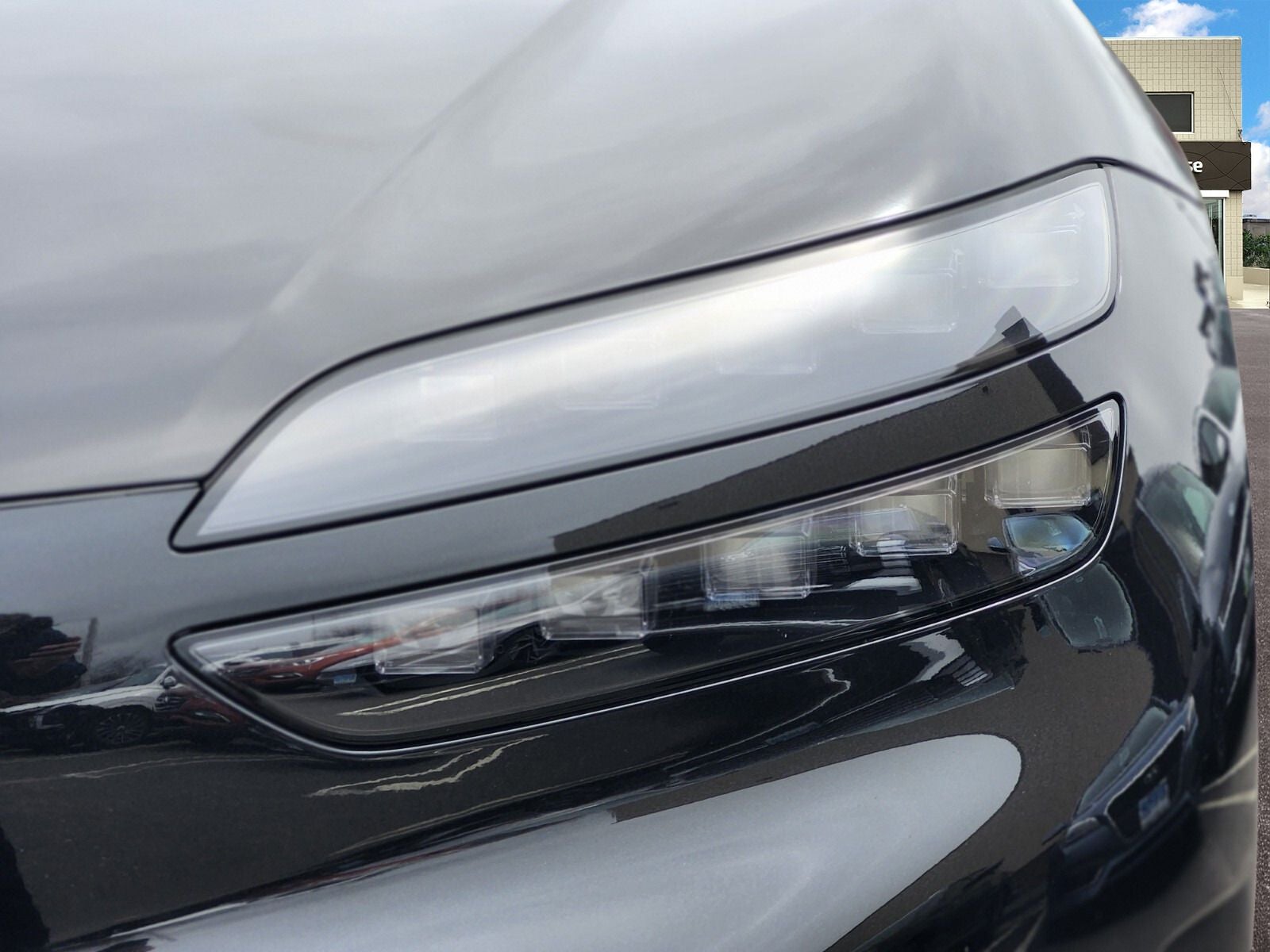 2025 Genesis GV60 Standard