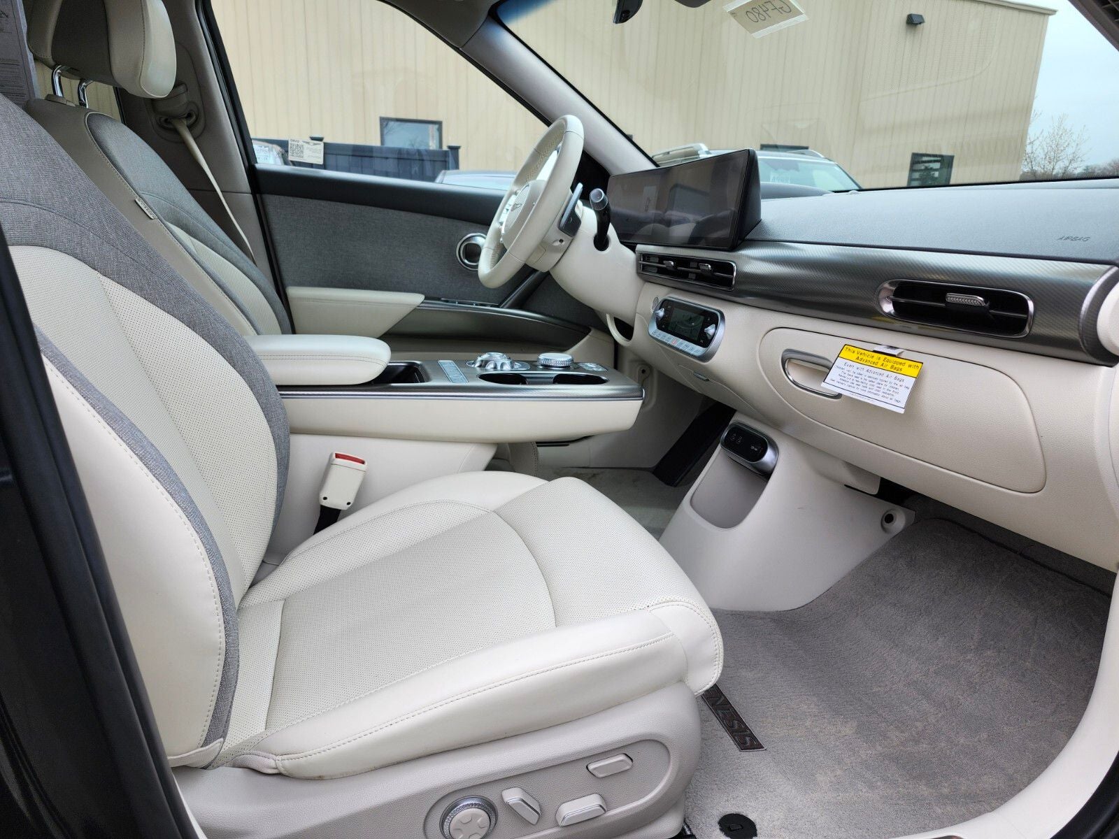 2025 Genesis GV60 Standard