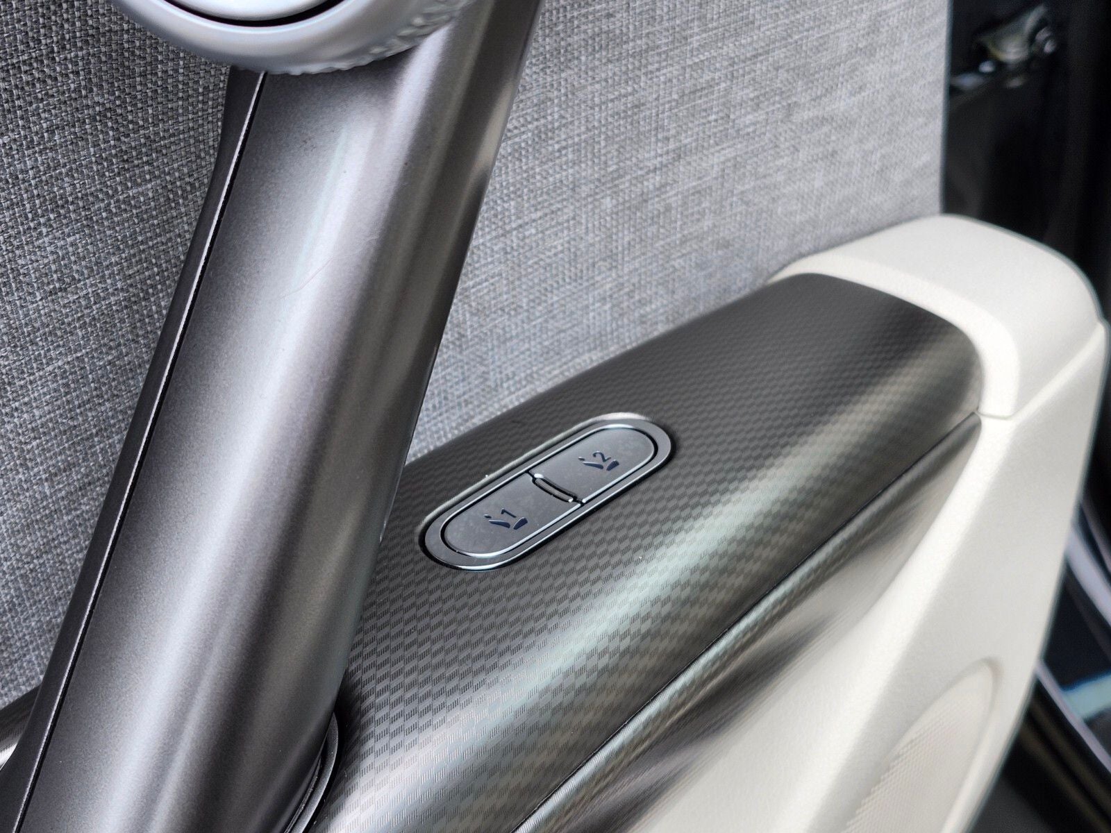 2025 Genesis GV60 Standard