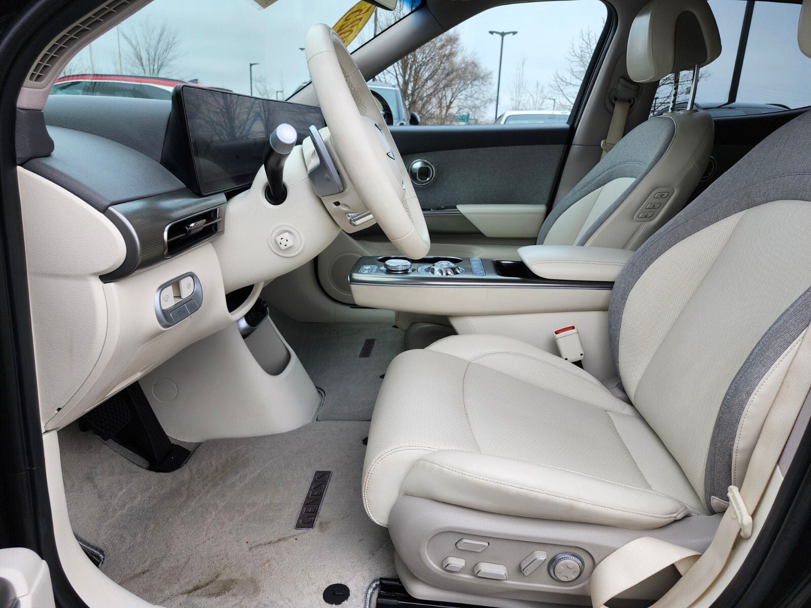 2025 Genesis GV60 Standard